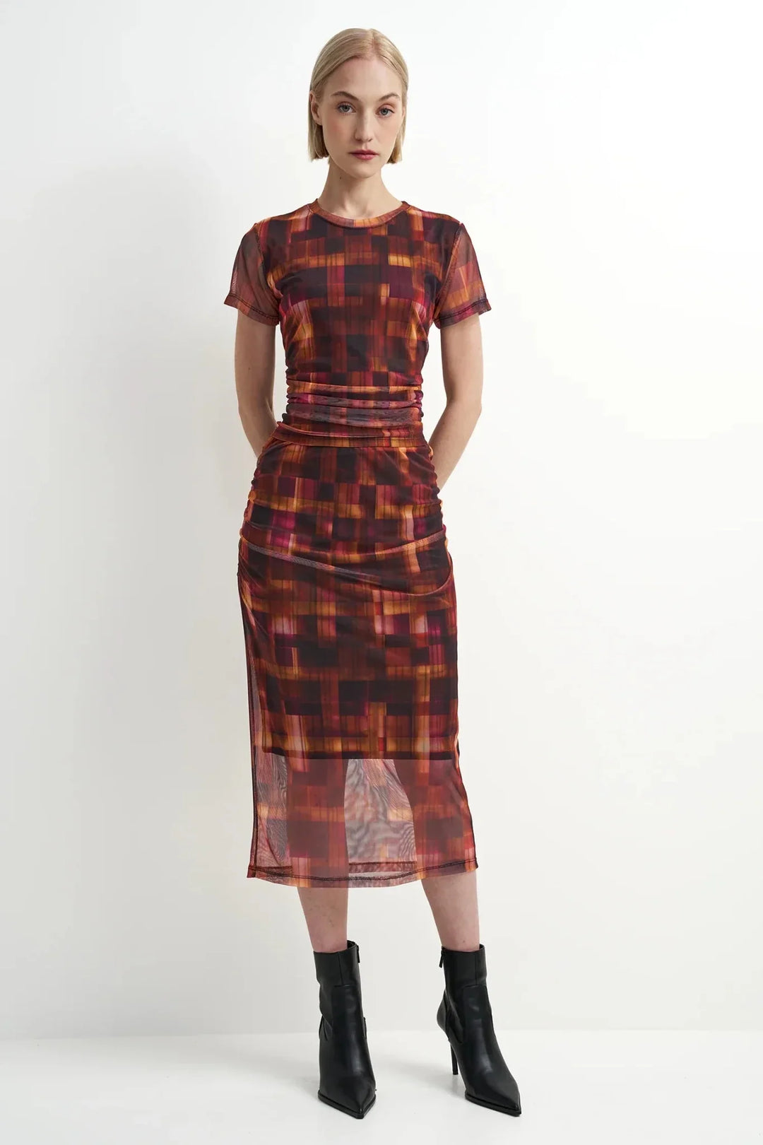 The Biggest Fall 2026 Fashion Trend? Transitional Dressing That Makes Your Summer Wardrobe Feel New Again