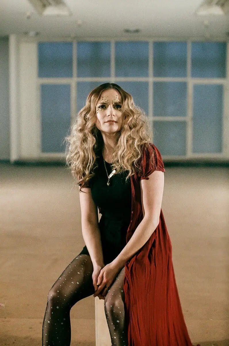 Interview with Jennifer Hall, Singer and Songwriter - clever alice